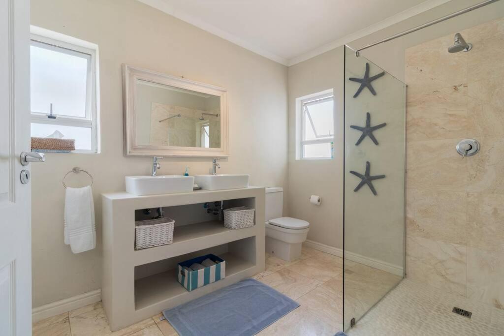 La Petite Baleine Oceanfront Luxury Villa De Kelders Buitenkant foto