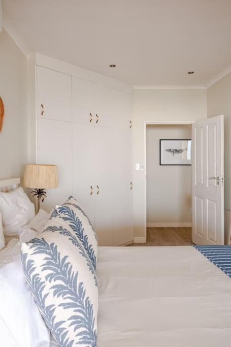 La Petite Baleine Oceanfront Luxury Villa De Kelders Buitenkant foto