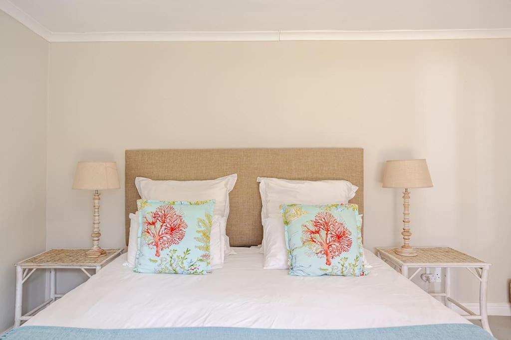 La Petite Baleine Oceanfront Luxury Villa De Kelders Buitenkant foto