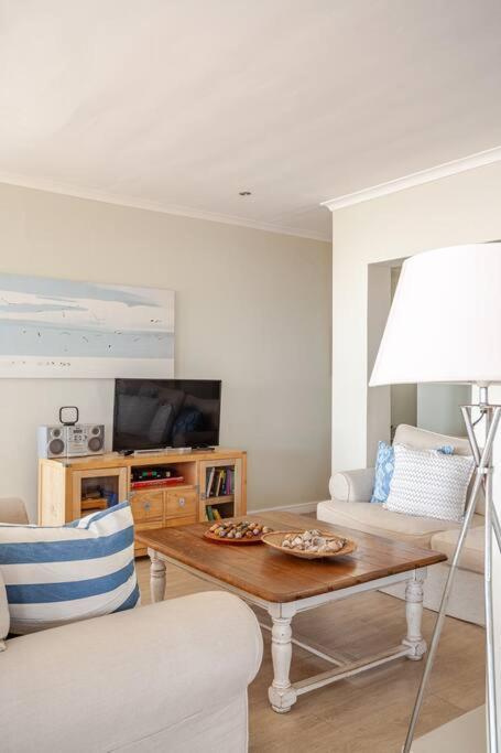 La Petite Baleine Oceanfront Luxury Villa De Kelders Buitenkant foto