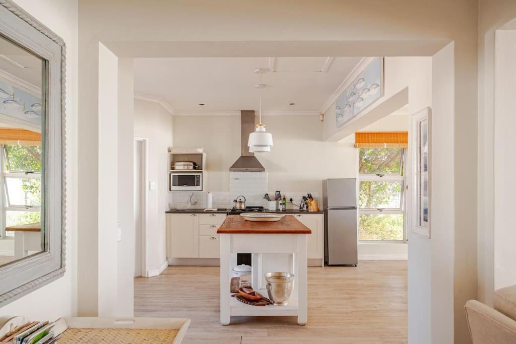 La Petite Baleine Oceanfront Luxury Villa De Kelders Buitenkant foto